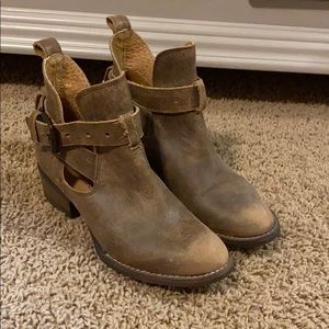 WOMENS LEATHER ANKLE BOOTIES